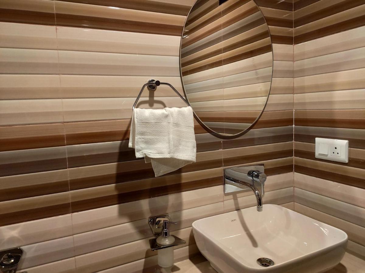 Royal View Residency Hotel Bodhgaya Bagian luar foto